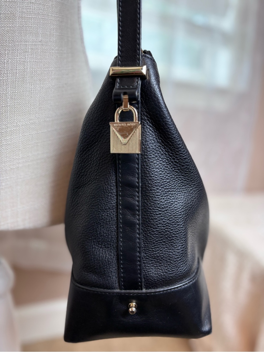 Michael Kors Black Pebbled Leather Hobo Shoulder Bag with Gold Hardware - Picture 3 of 16